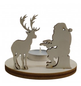 Svečnik božiček in jelen se grejeta ob ognju - spredaj