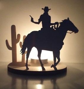 Einzigartiger  hölzerner Kerzenhalter Cowboy Wilder Westen mit Kerze