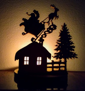 Weihnachtsdekoration - Kerzenhalter Weihnachtsmann mit Schlitten - Kerze