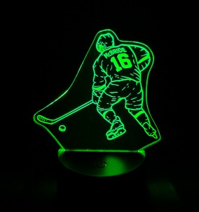Personalizirana svetilka hokejskega igralca -  3D LED svetilka v obliki hokejista  v zeleni barvi. Izbira imena in številke.