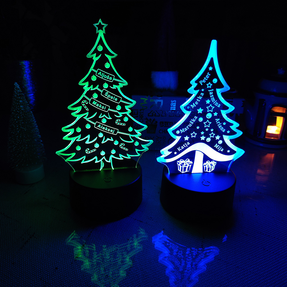 LED božično drevesce z imeni za družino